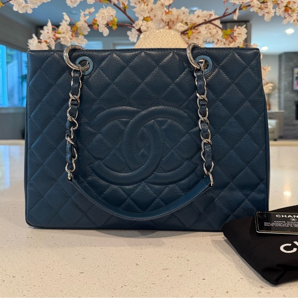 CHANEL GST Quilted Caviar blue with silver hardware - Picture 1 of 13